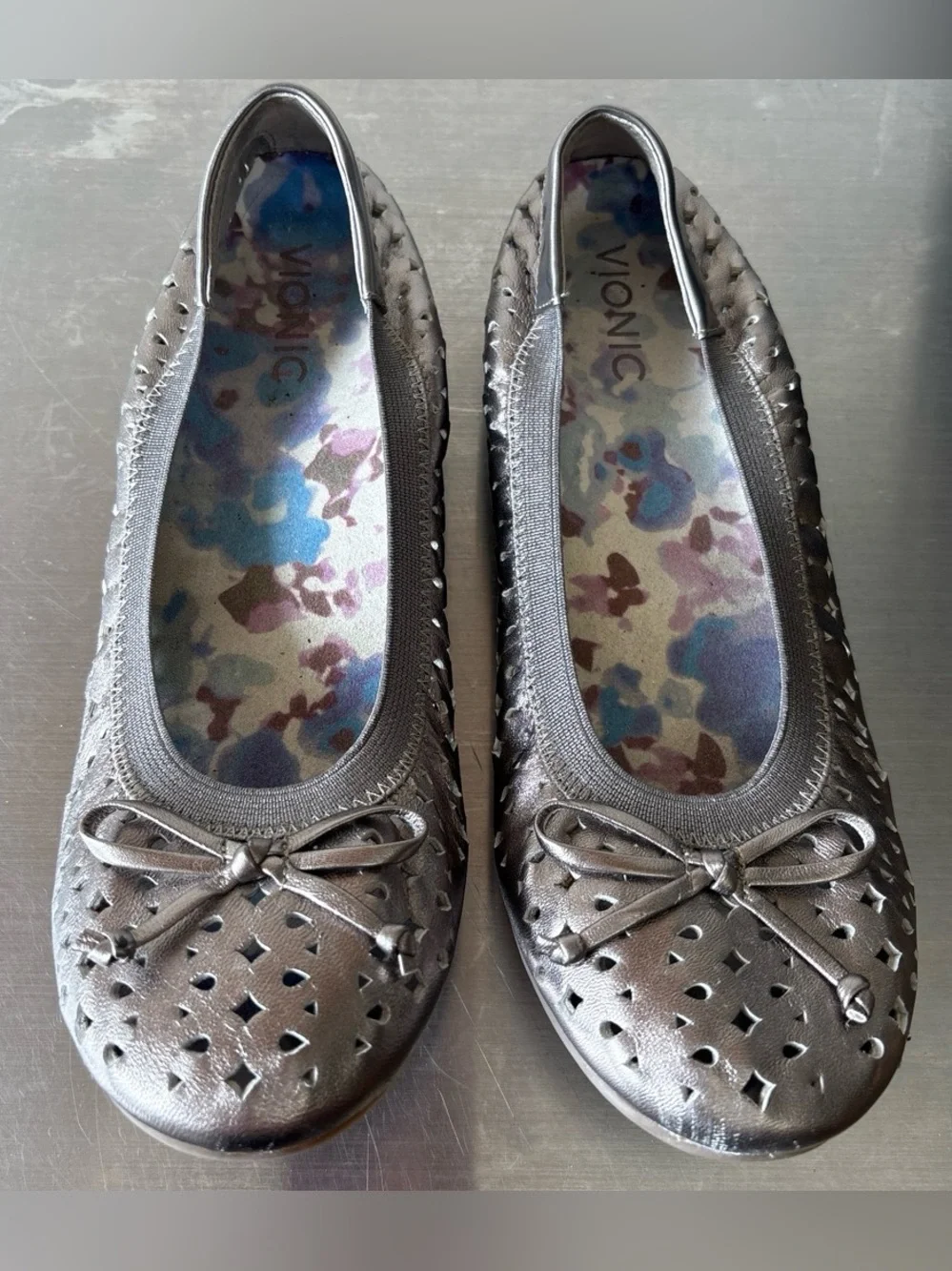 Vionic Surin Metallic Silver Perforated Leather Ballet Flats✨